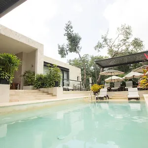 villa-xaha-suites-tulum.quintano-roohotels.com/